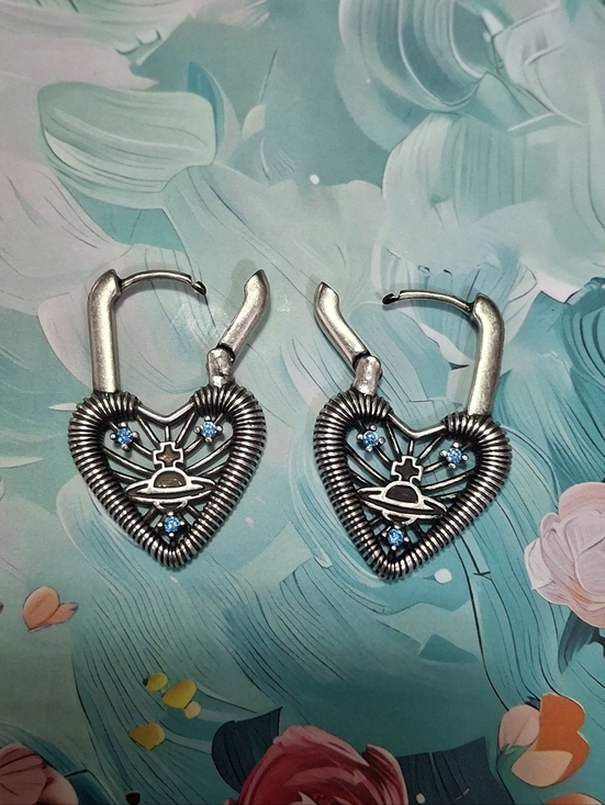 Vivienne Westwood Heart Huggie Earrings - Picture 5 of 7